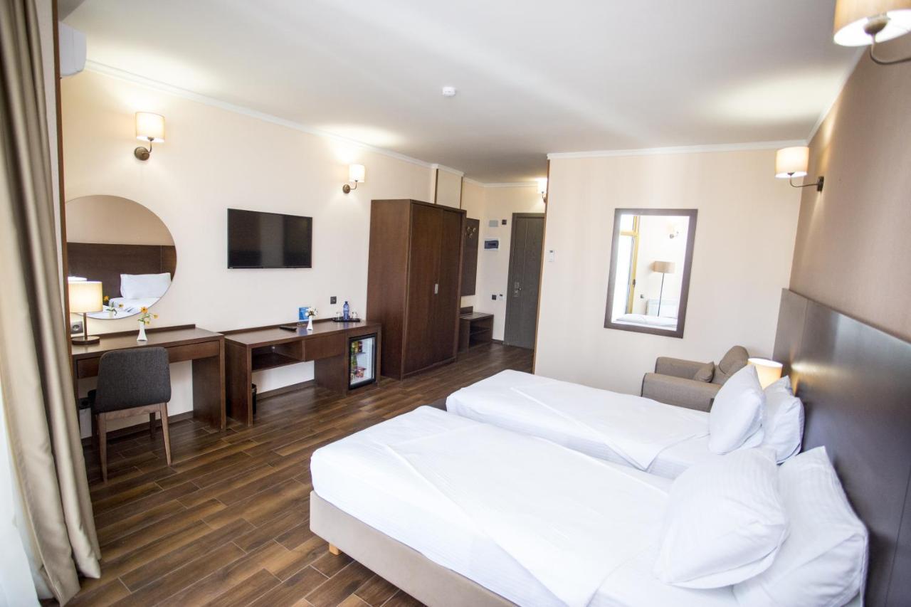 Hotel Corner Inn Batumi Ngoại thất bức ảnh