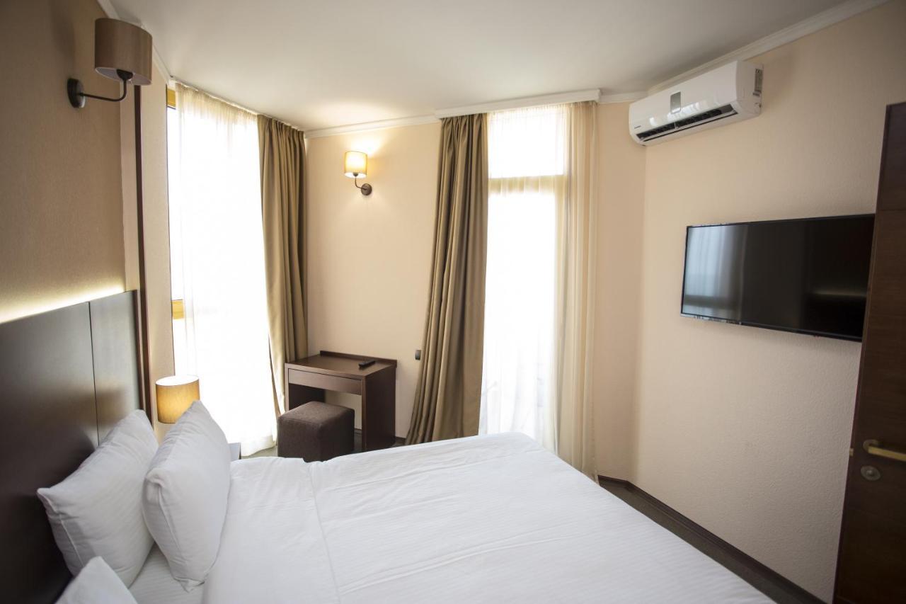 Hotel Corner Inn Batumi Ngoại thất bức ảnh
