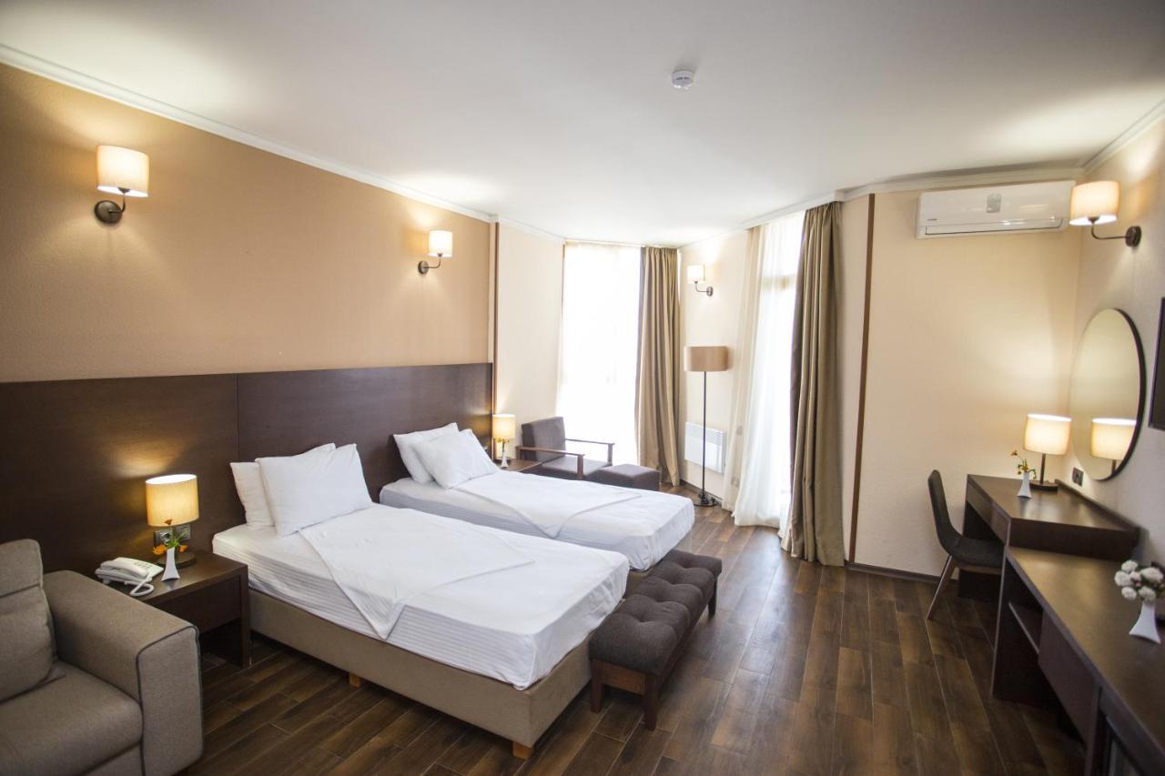 Hotel Corner Inn Batumi Ngoại thất bức ảnh