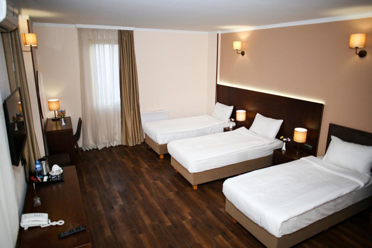 Hotel Corner Inn Batumi Ngoại thất bức ảnh