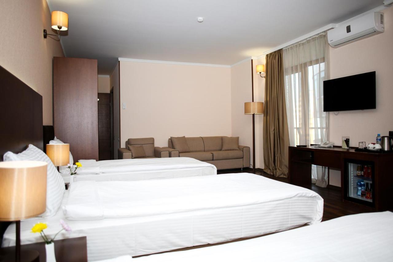 Hotel Corner Inn Batumi Ngoại thất bức ảnh