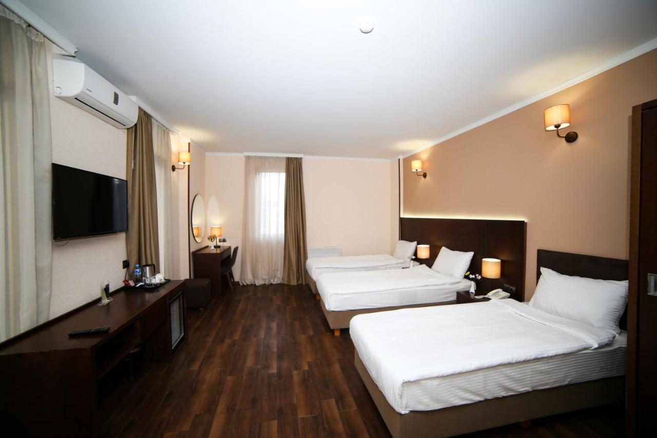 Hotel Corner Inn Batumi Ngoại thất bức ảnh