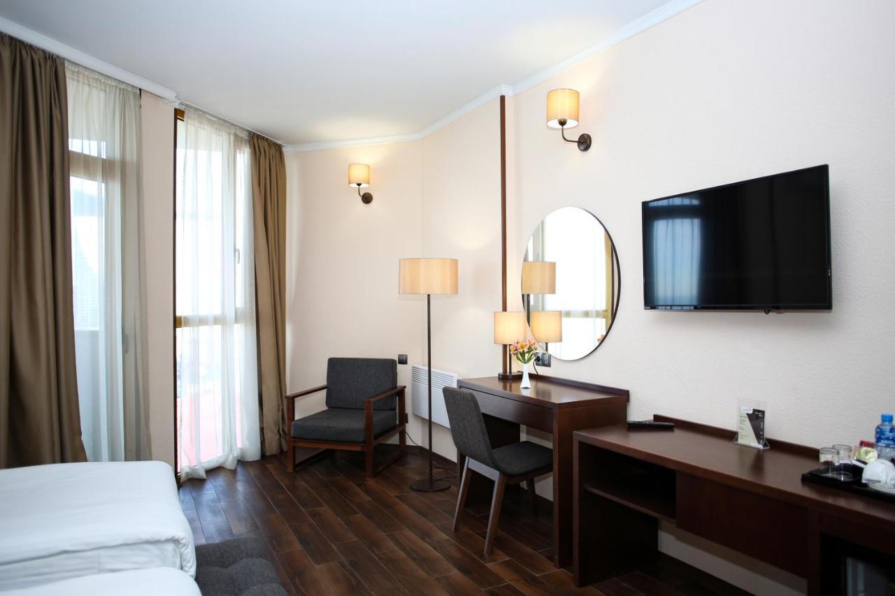 Hotel Corner Inn Batumi Ngoại thất bức ảnh