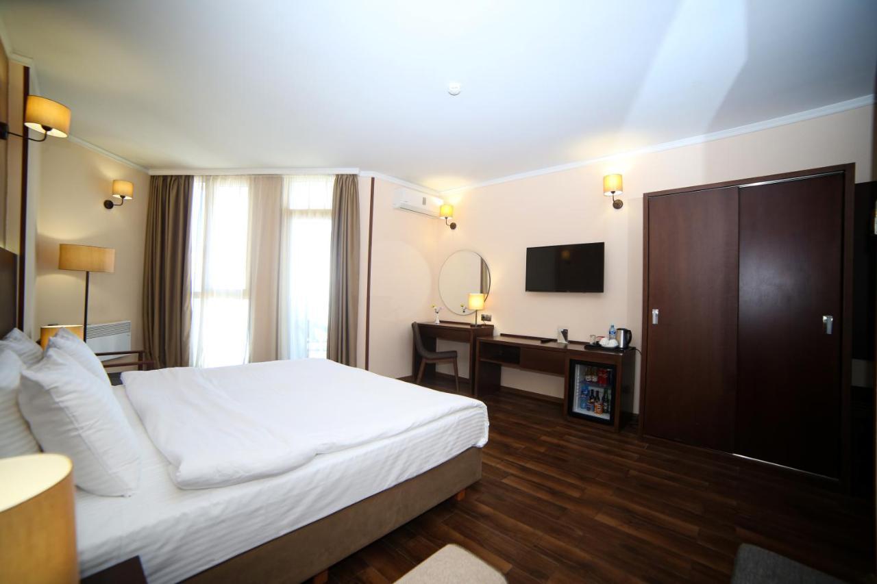 Hotel Corner Inn Batumi Ngoại thất bức ảnh