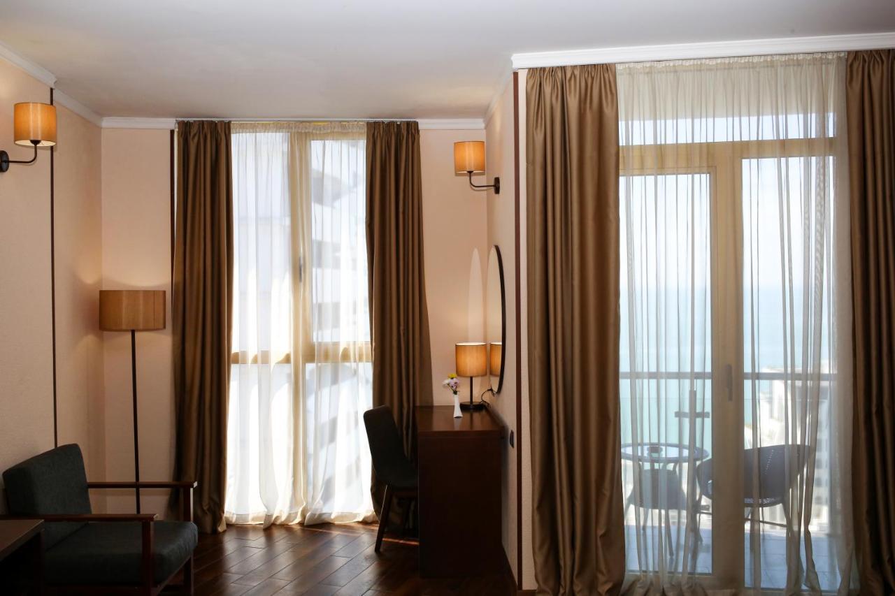 Hotel Corner Inn Batumi Ngoại thất bức ảnh