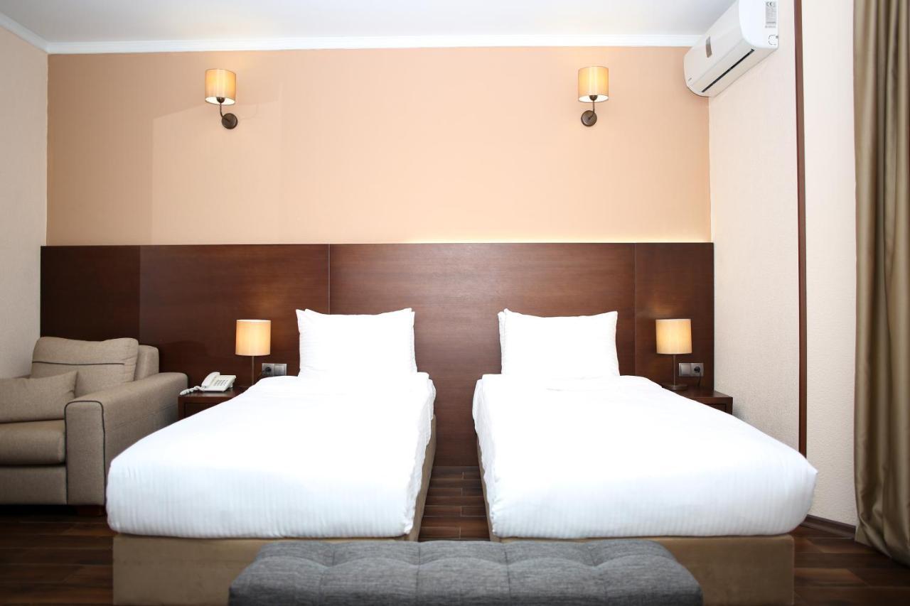Hotel Corner Inn Batumi Ngoại thất bức ảnh
