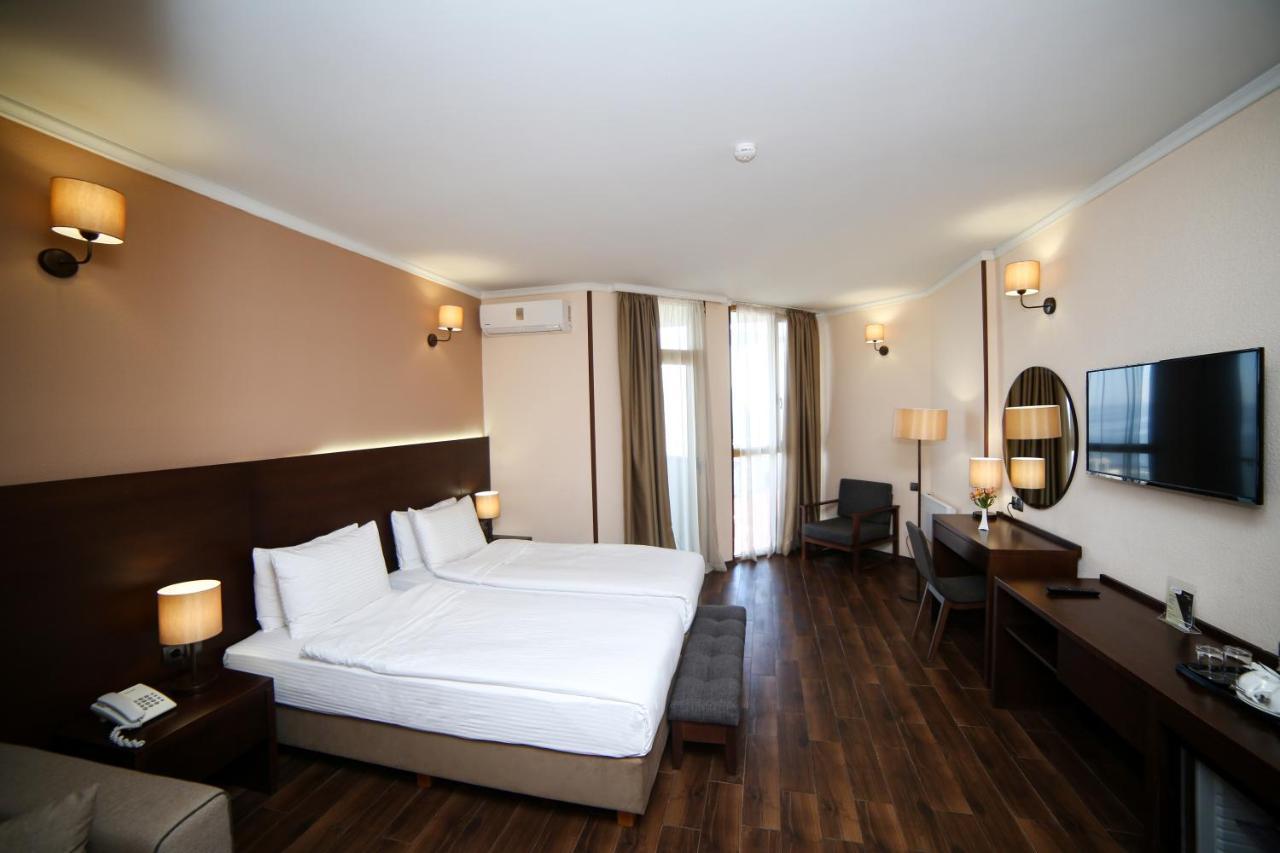 Hotel Corner Inn Batumi Ngoại thất bức ảnh