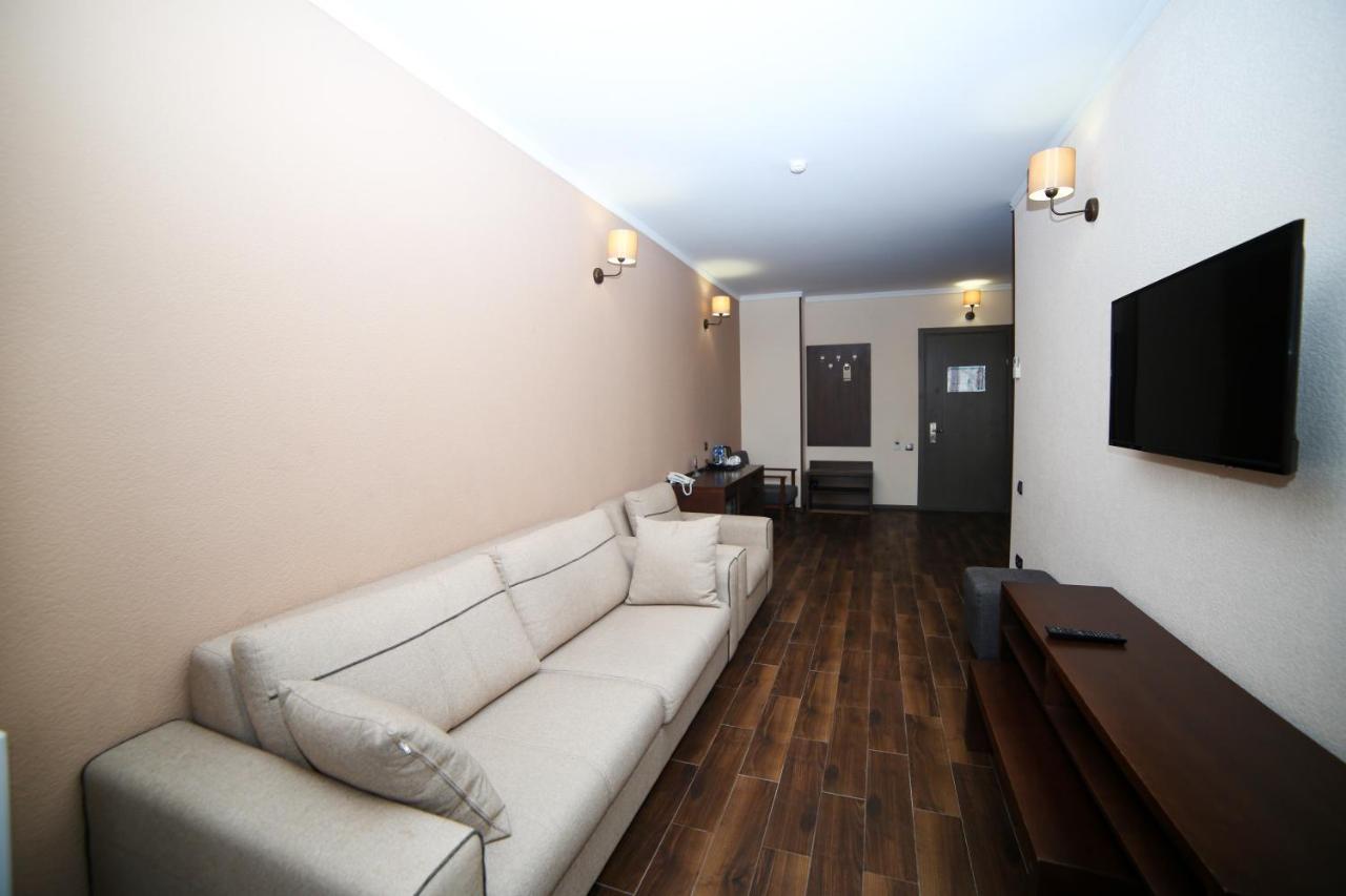 Hotel Corner Inn Batumi Ngoại thất bức ảnh