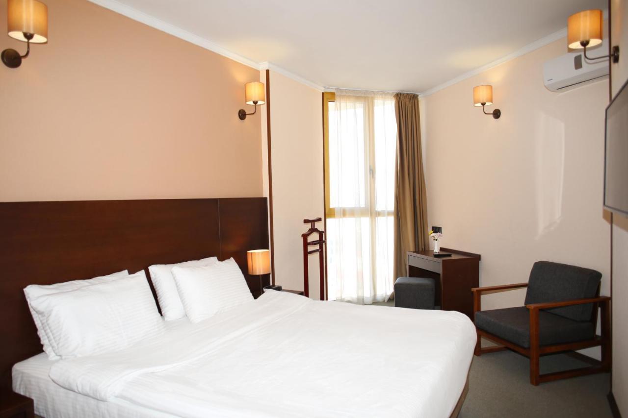 Hotel Corner Inn Batumi Ngoại thất bức ảnh