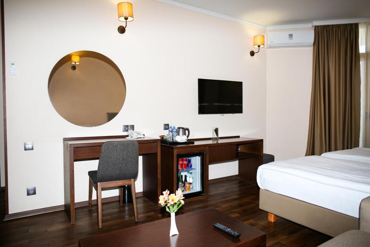 Hotel Corner Inn Batumi Ngoại thất bức ảnh