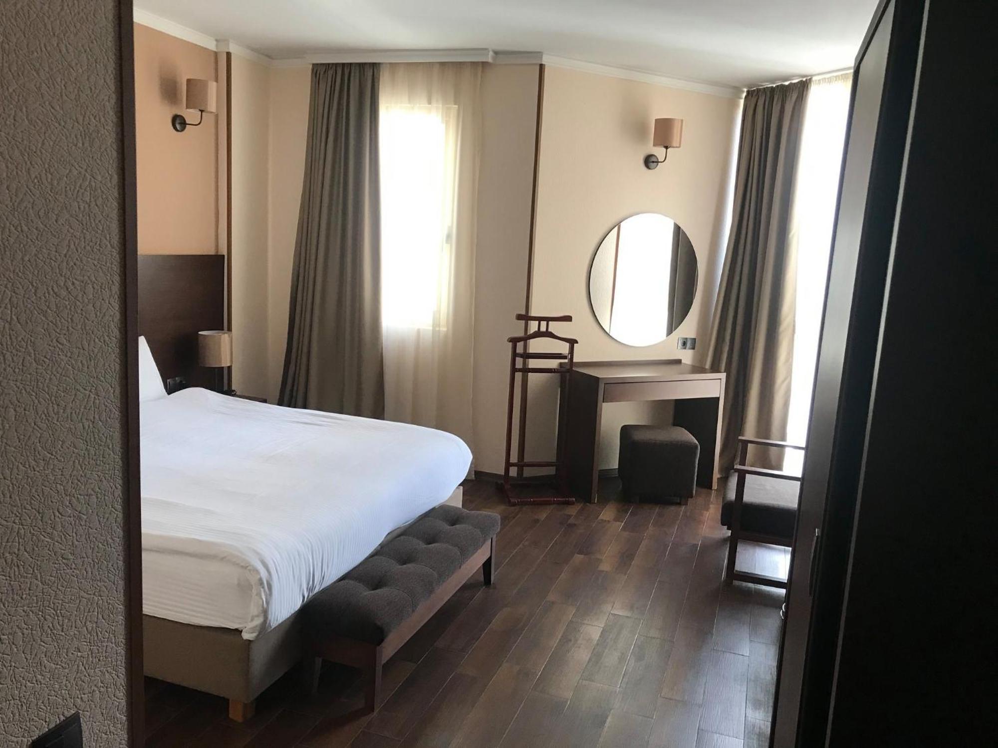 Hotel Corner Inn Batumi Ngoại thất bức ảnh