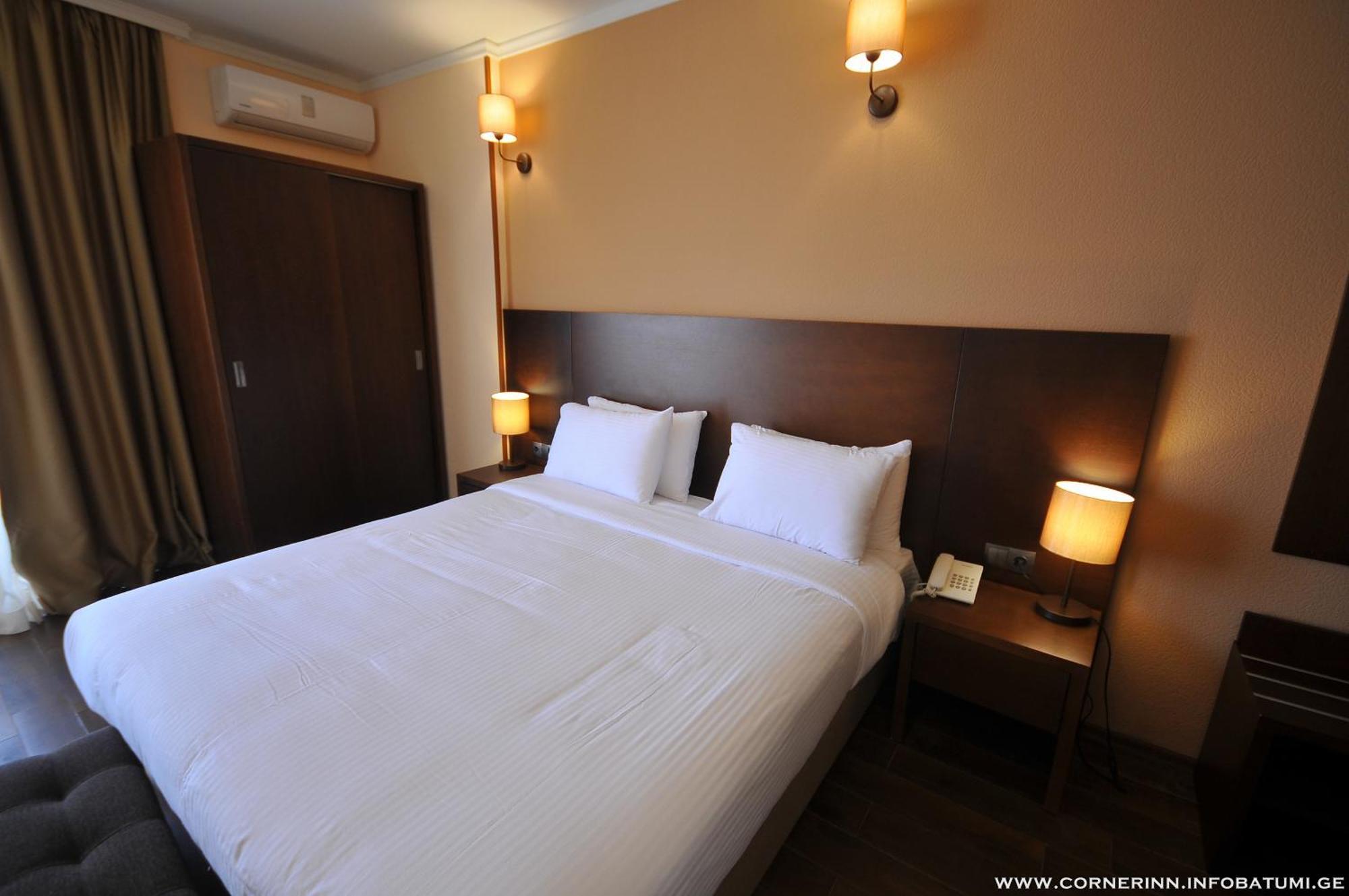 Hotel Corner Inn Batumi Ngoại thất bức ảnh