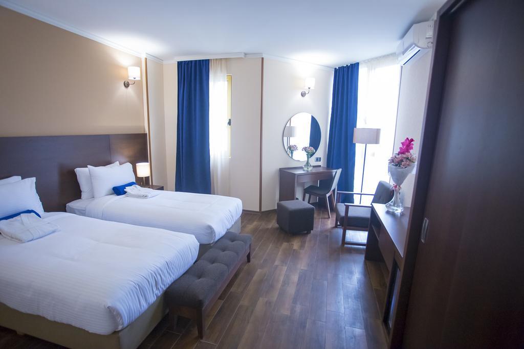 Hotel Corner Inn Batumi Ngoại thất bức ảnh