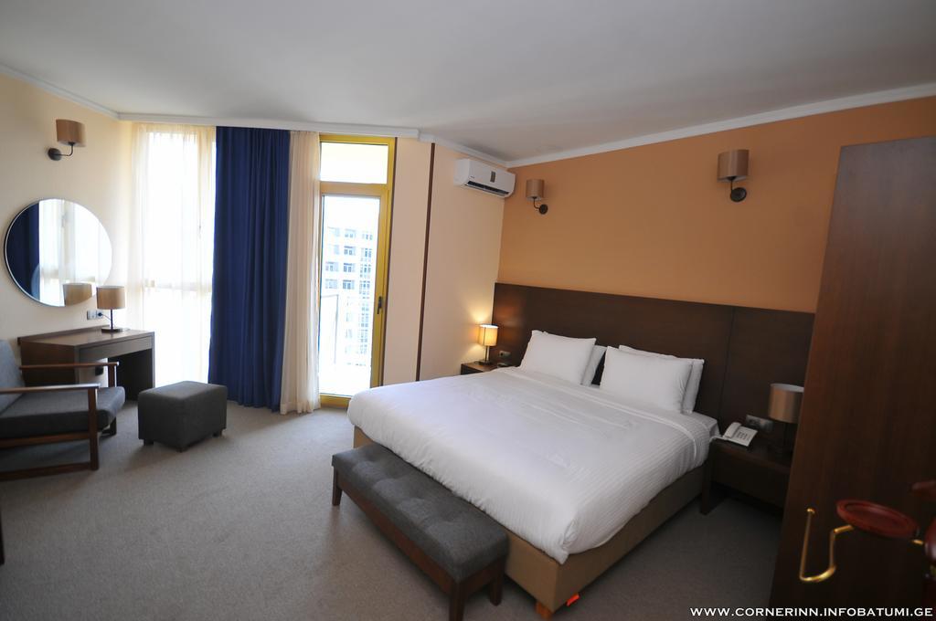 Hotel Corner Inn Batumi Ngoại thất bức ảnh