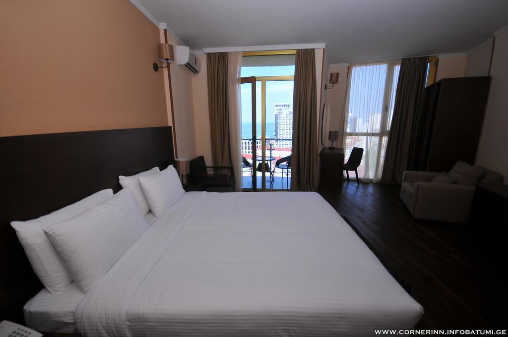 Hotel Corner Inn Batumi Ngoại thất bức ảnh