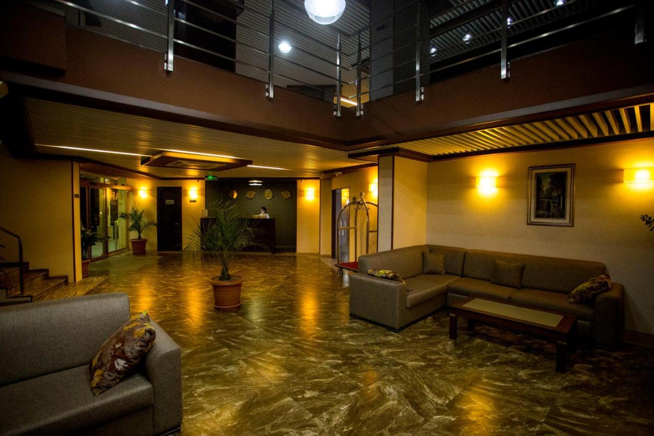 Hotel Corner Inn Batumi Ngoại thất bức ảnh